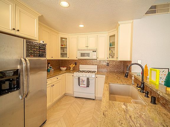 4th image of 2612 Avenida Del Vis #C204