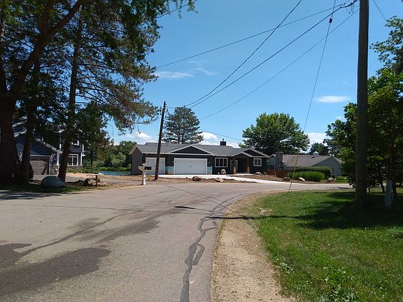 4th image of 250 Lakeshore Dr