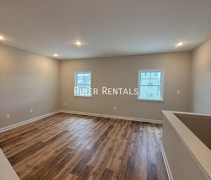 1327 Derby Dr — Photo 4