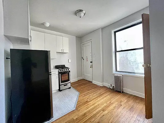 Rented by J PRESTON AND ASSOCIATES INC | media 8