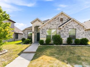 105 Finlee Ln, Red Oak, TX 75154