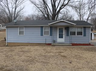 12 S Circle Dr, Glasgow, MO 65254