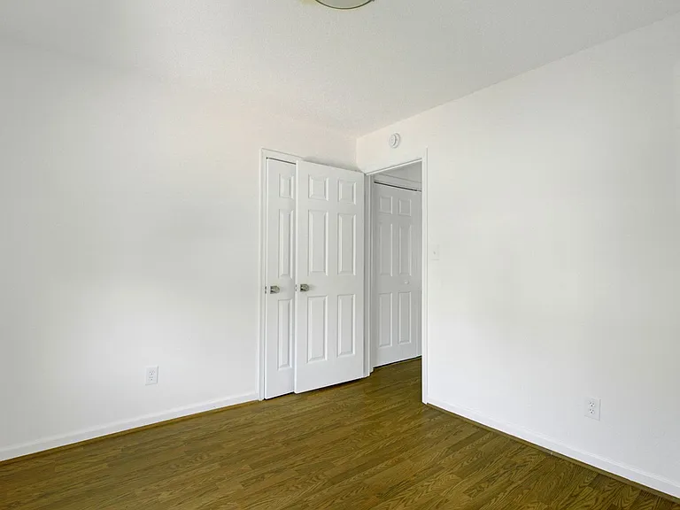 453 Waverly Pl — Photo 18