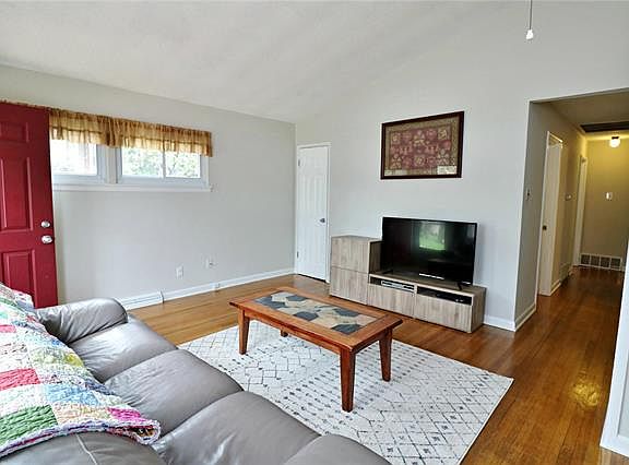 5th image of 511 Joshua Dr