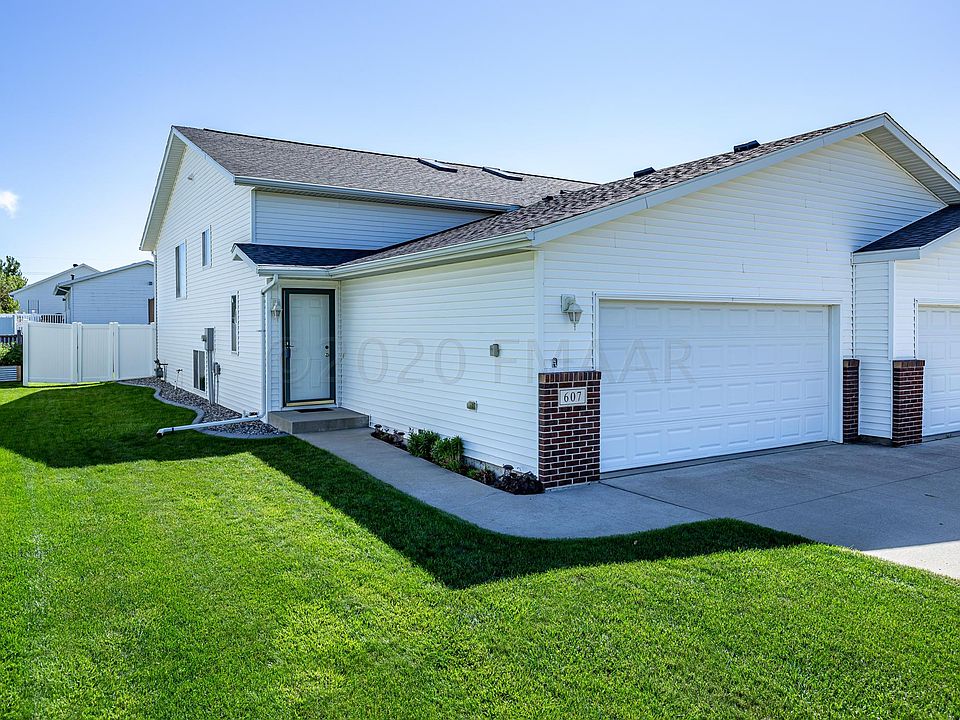 1st image of 607 14th Ave E