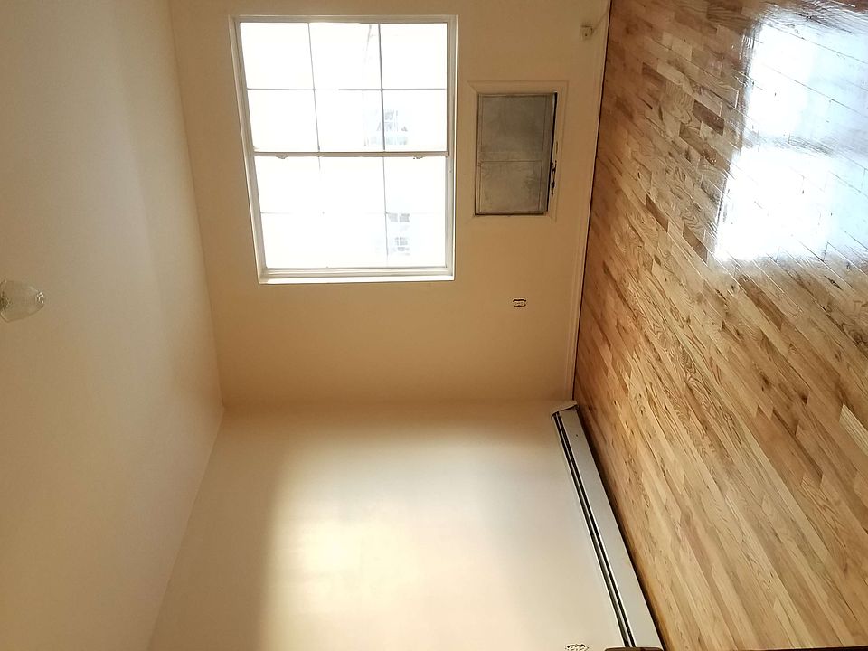 1st image of 976 E 59th St #2