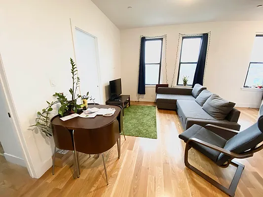 Rented by Papp Realty | media 4