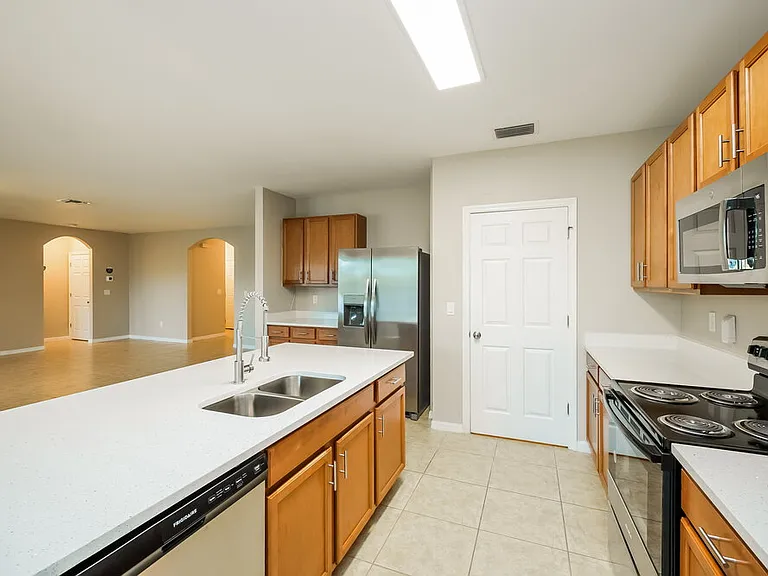 2564 Surfside Blvd — Photo 9