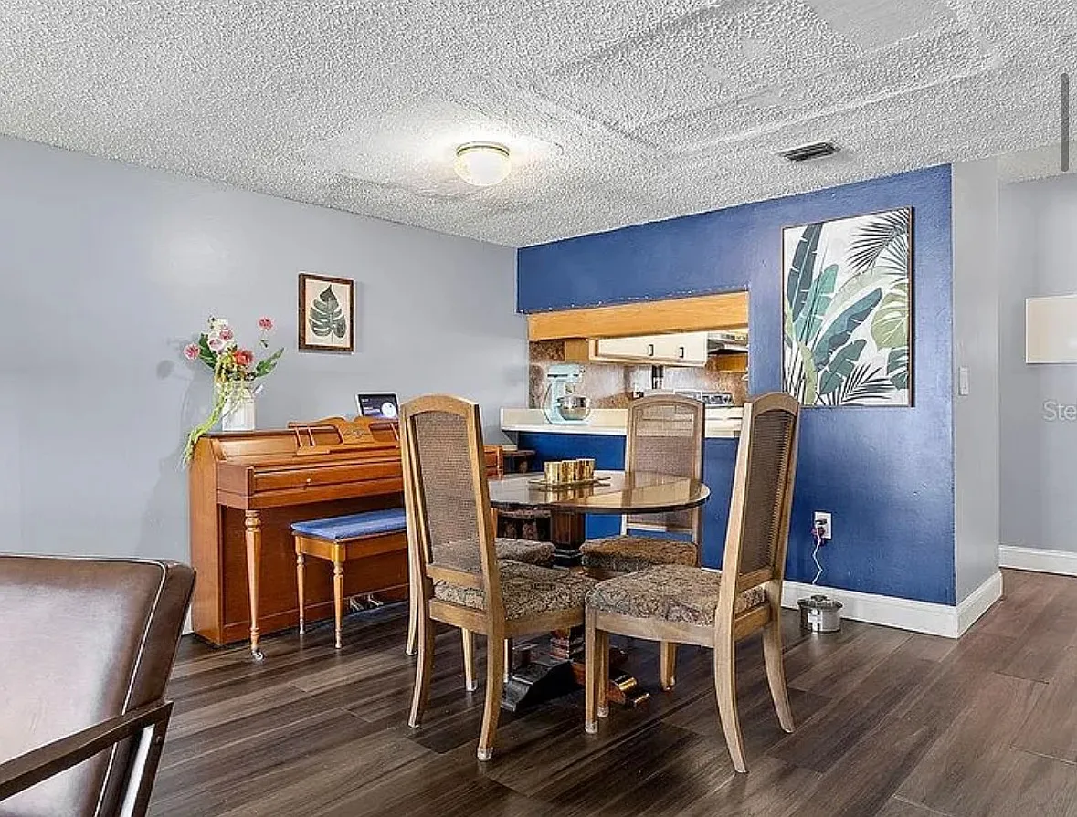 2 bed, 1.5 bath, 1214 sqft, $1,600 — Photo 3