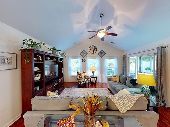 5th image of 737 Pickering Drive NW