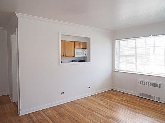 3rd image of 1430 Albion St APT 305