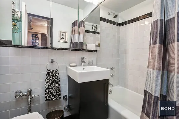 Sold by Bond New York | media 9