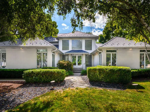 2255 Palmer Cir, Naperville, IL 60564