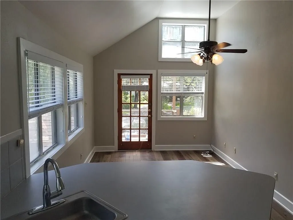 1 bed, 1.0 bath, 400 sqft, $1,595 — Photo 4