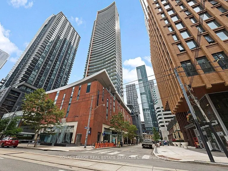 21 Widmer St #3706 — Photo 1