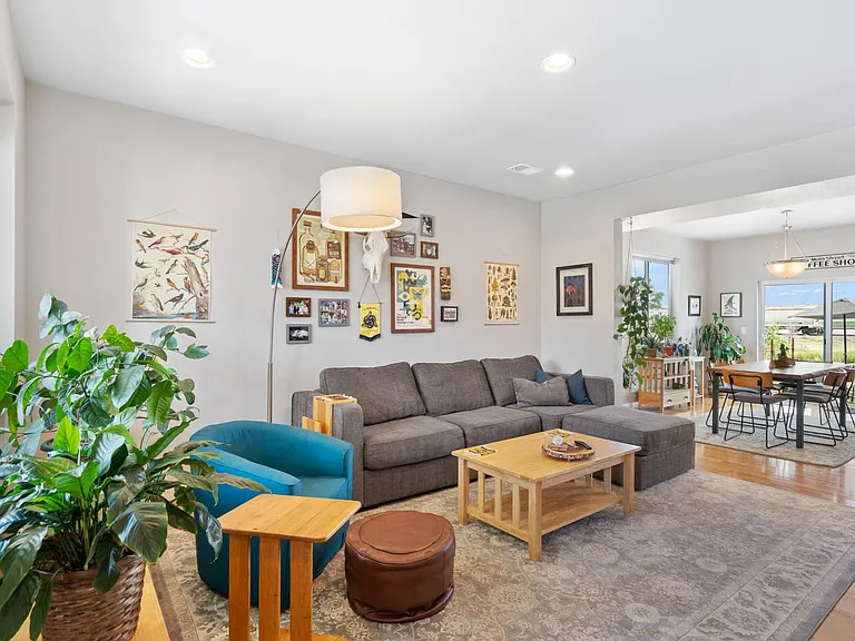 2102 Lager St — Photo 3