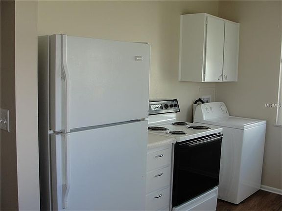 3rd image of 1574 Council Dr