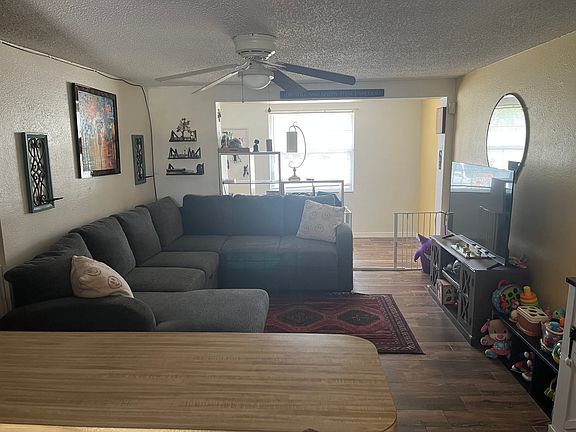 Living Room (19' 6" x 12')