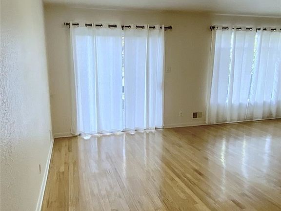 4th image of 10754 Kalamath St