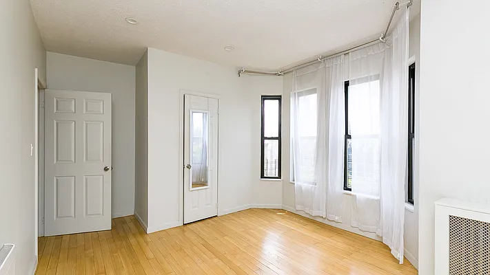 Rented by Nooklyn NYC LLC | media 19