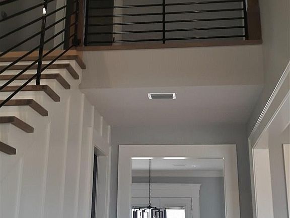 4th image of 1620 Poteete Dr