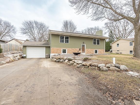 2nd image of 107 S Belmont Dr
