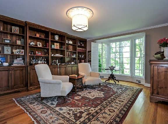 5th image of 512 W Hillwood Dr