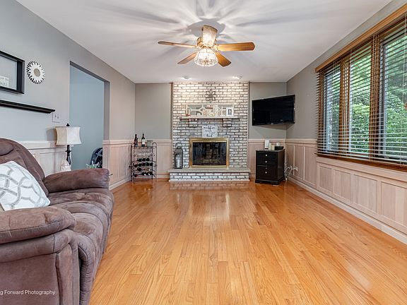 5th image of 8319 Waterford Dr