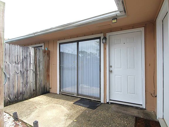 2nd image of 3398 Green Briar Cir APT D