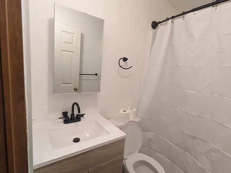 203 E Lincoln St #4 — Photo 3