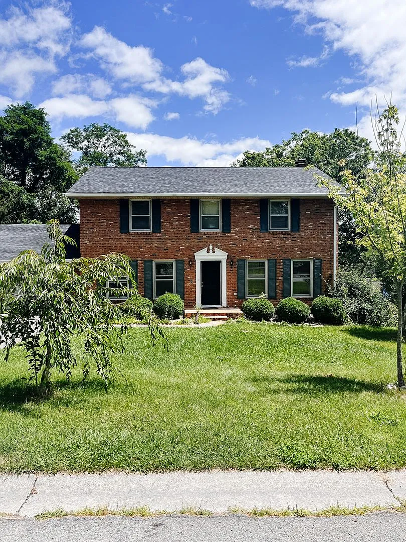 4 Bedroom, 2.5 Bath House — Photo 1