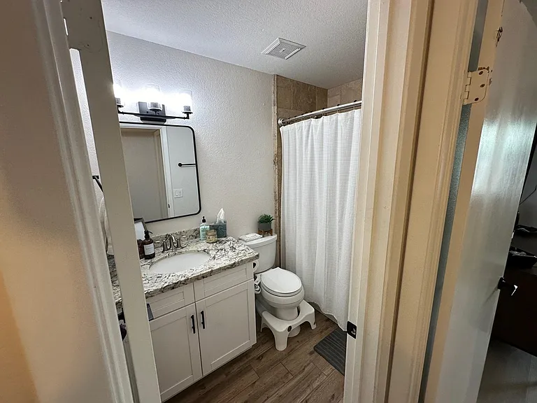 402 E Sack Dr — Photo 34