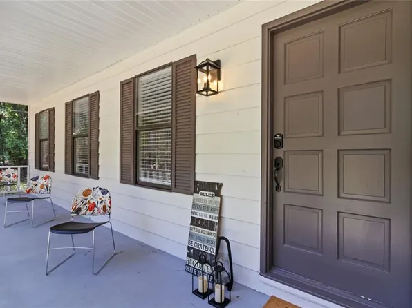 145 Huntcliff Ct, Fayetteville, GA 30214