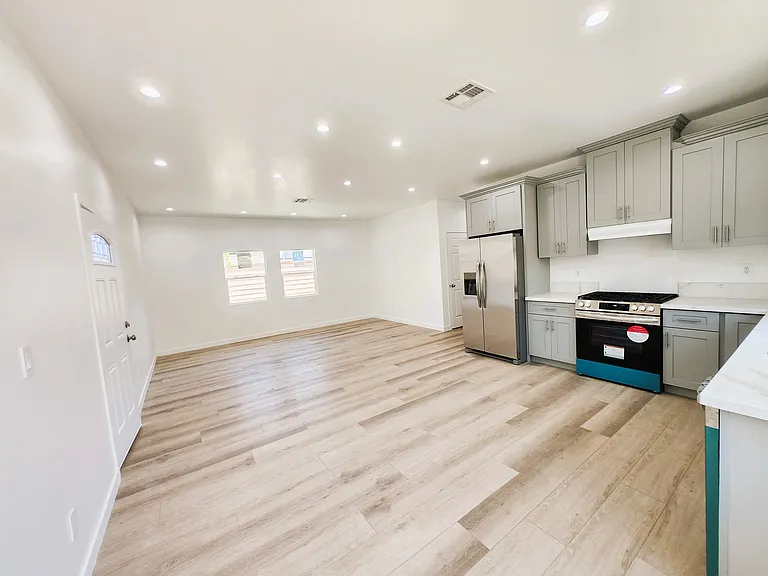 16047 Napa St — Photo 2