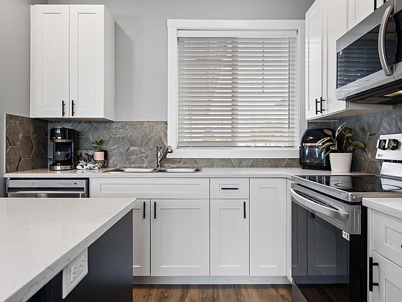 2nd image of 9279 Carleton St #B