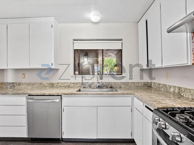 577 Manet Ter — Photo 13