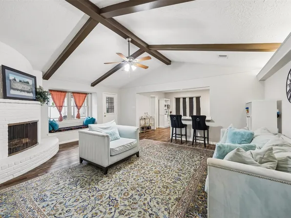 7711 Twin Hills Dr, Houston, TX 77071