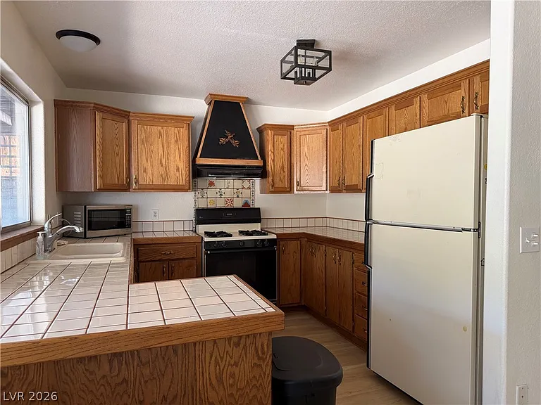 3121 N Floral Vista Ave — Photo 2
