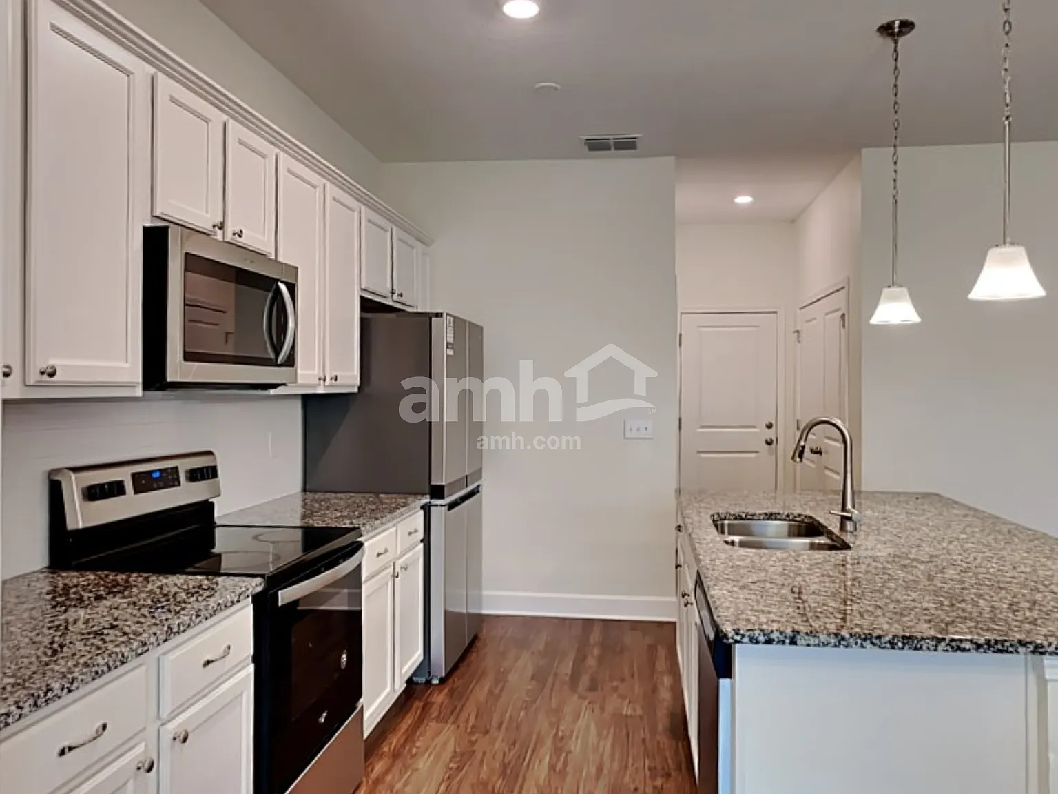 4 bed, 2.5 bath, 1977 sqft, $2,520 — Photo 3