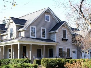 502 Charles St, Geneva, IL 60134