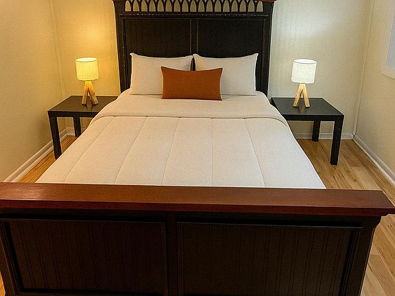 Room 4 with a Queen bed extra comfortable mattress