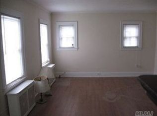 13745 244th St, Rosedale, NY 11422