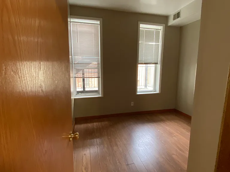1807 S May St #2B — Photo 16