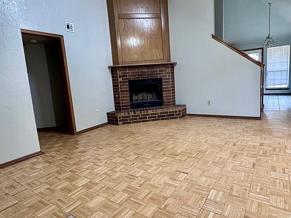 3rd image of 2407 Lakecrest Dr