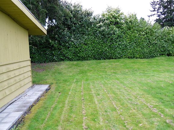 3rd image of 2723 107th Ave NE