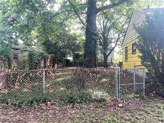 4th image of 263 Matta Ave