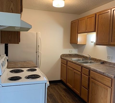 2nd image of 330 1st St NE #5