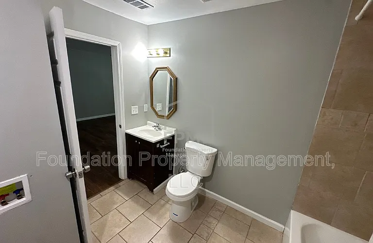 1663 Humber St — Photo 17