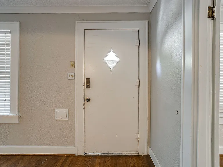 3216 Cockrell Ave — Photo 2