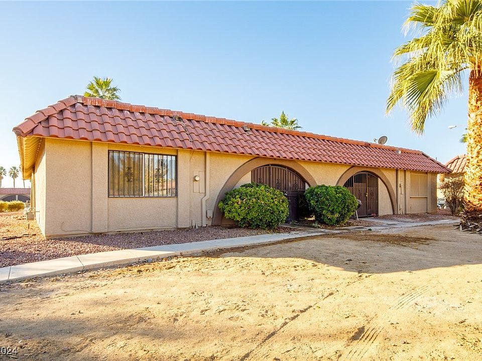 1st image of 825 Hedge Way Unit 4